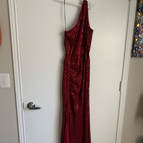 Gorgeous Open side Slit Sequence Dress - Picture 6 of 8